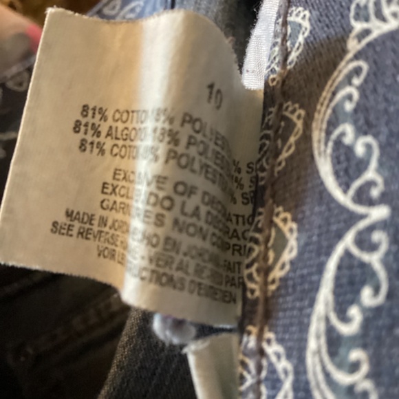 BANDOLINO Bohemian Comfort Stretch Waistband Capris - Picture 4 of 4